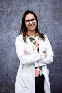 Dra. Lara Vieira FerreiraCRMV-RJ 13490